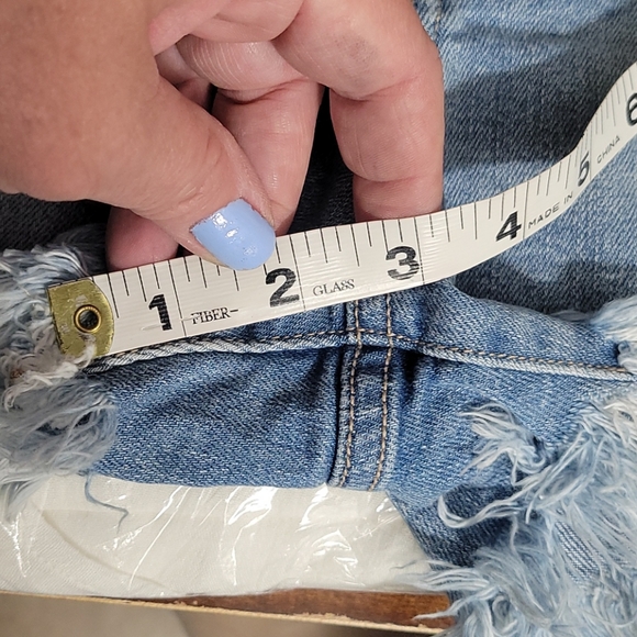 Sneak Peek Jean Shorts - Picture 7 of 8
